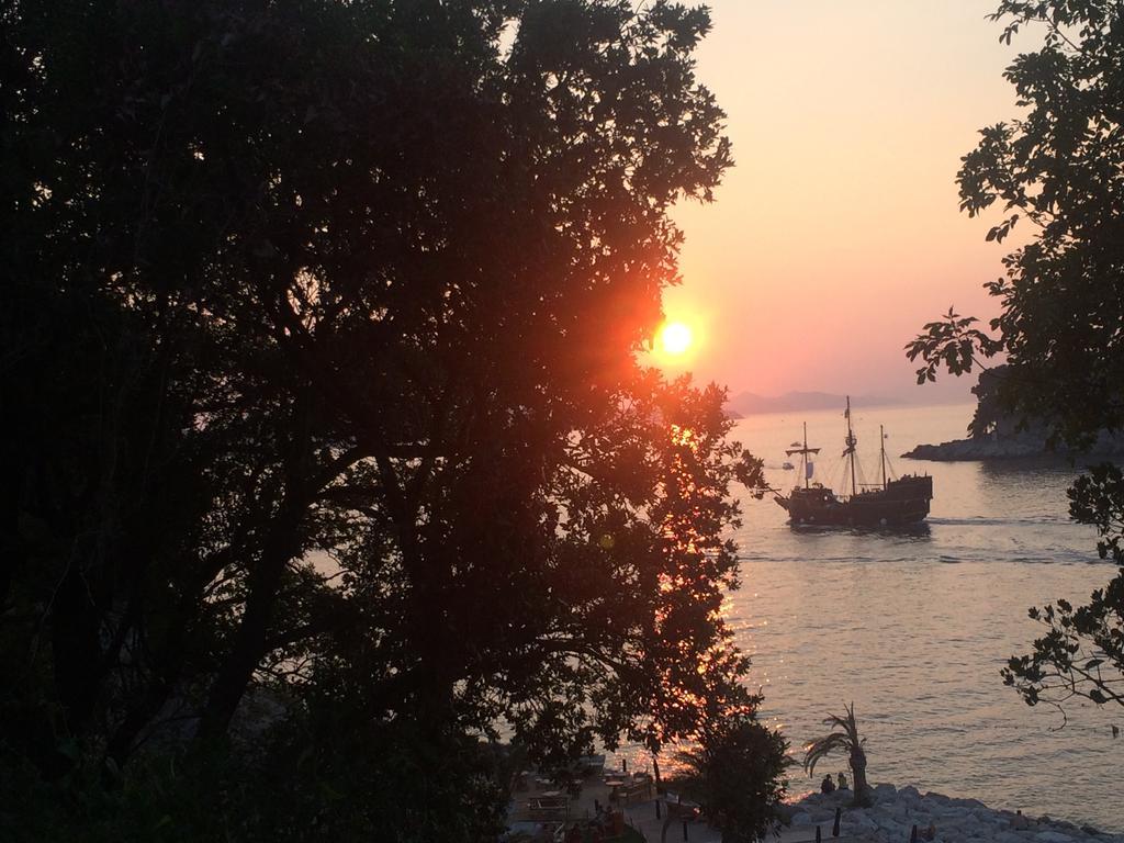 Apartments Adriatic Blue Дубровник Екстериор снимка